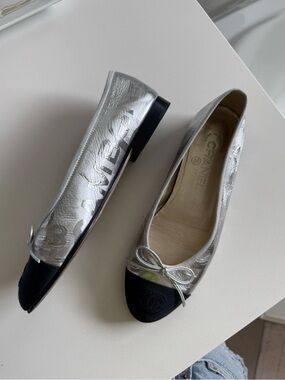 CHANEL Silver Leather Ballerina Flats with Black Cap Toe